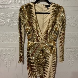 MISSGUIDED PEACE AND LOVE RANGE GOLD SEQUIN MINI PARTY DRESS Size: 4